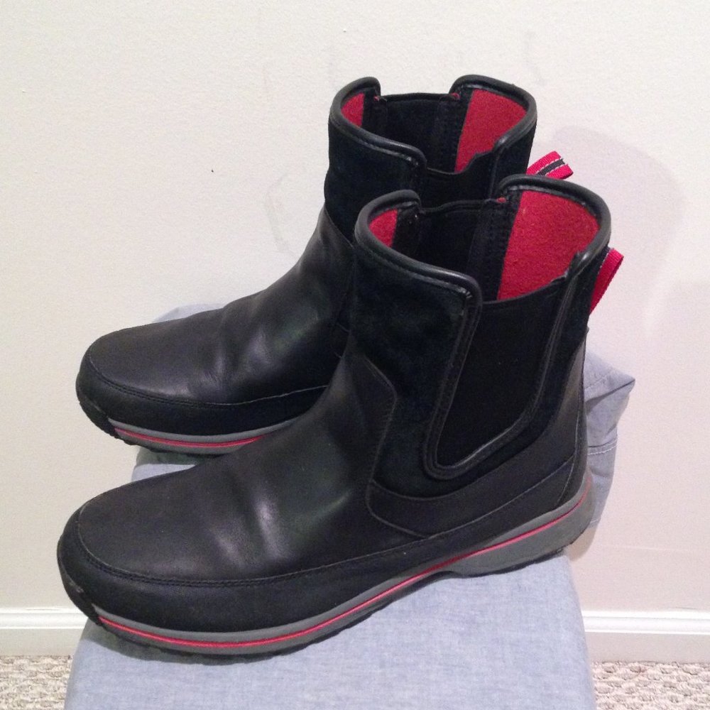 UGG Chelsea Boots